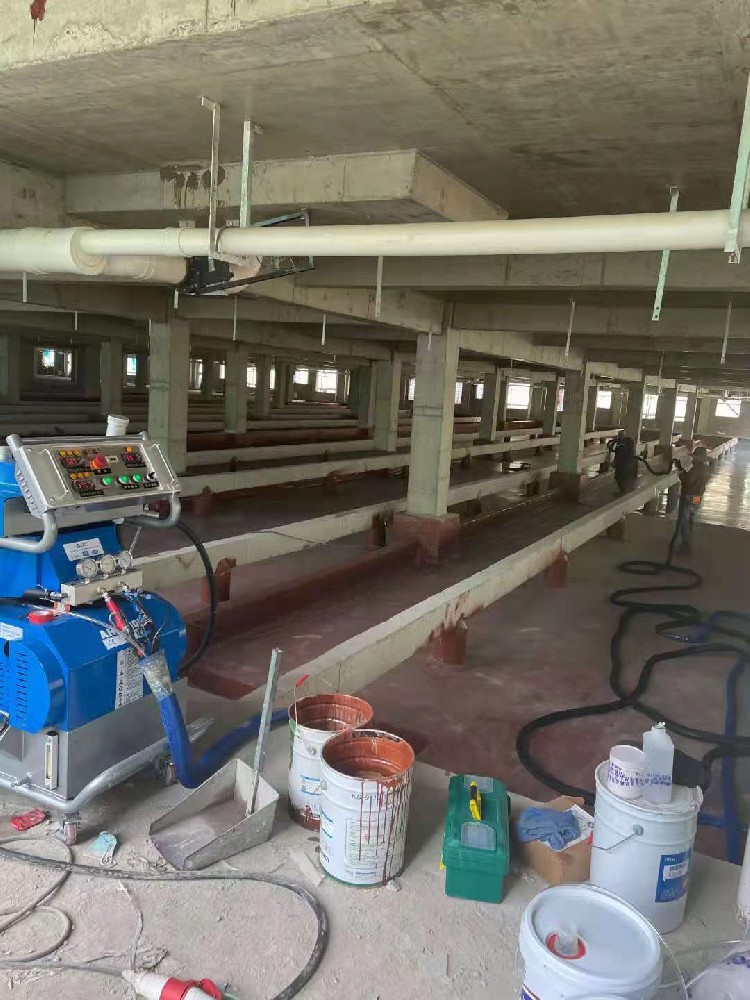 養(yǎng)殖地面噴涂機噴涂耐磨防腐防水_京華邦威