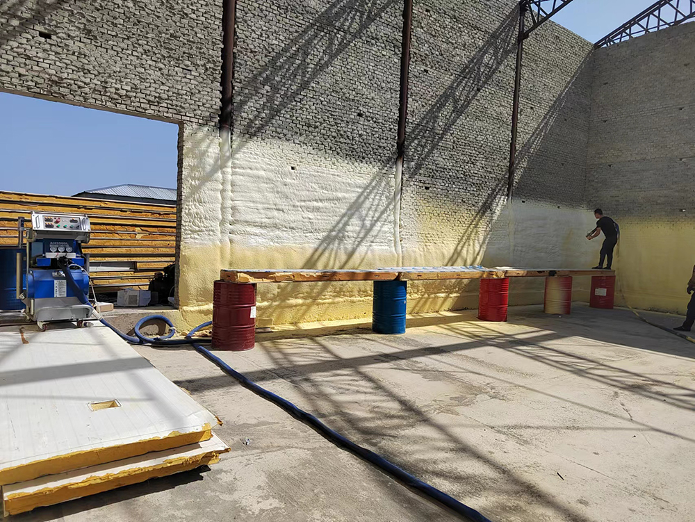 為啥大家都在用聚氨酯發泡機進行冷庫保溫？