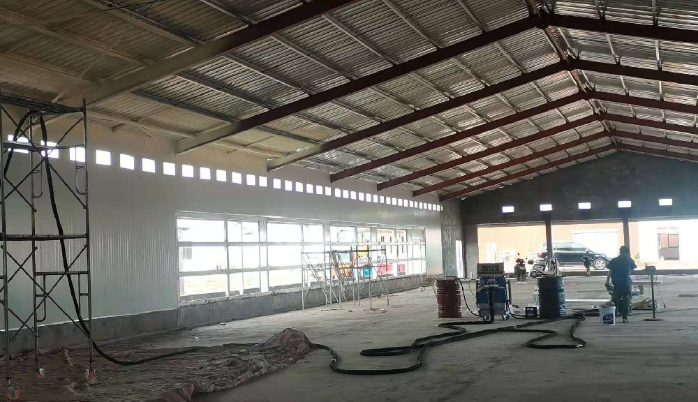 彩鋼瓦防腐噴涂聚脲設(shè)備怎么選？源頭廠家告訴您